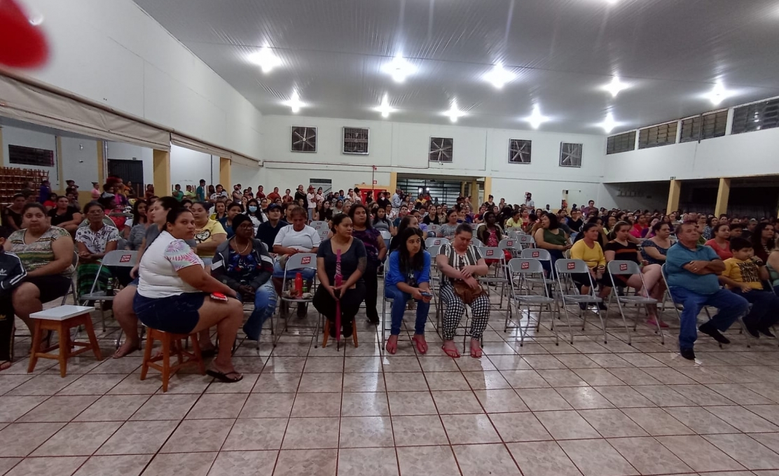 Secretaria Municipal de Assistência Social realizou a reunião para as família...