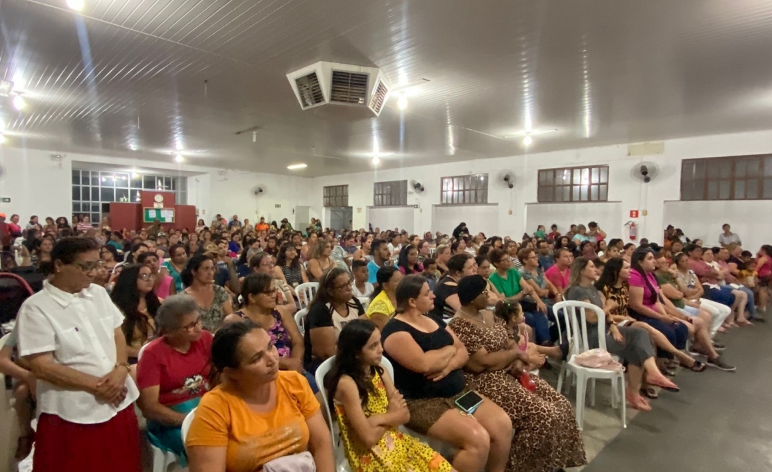 Reunião para as famílias inscritas no programa Auxilio Brasil